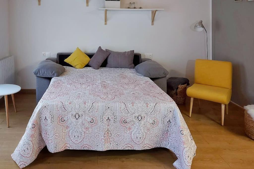 Precioso Apartamento Duplex En El Centro De Olot Apartment Luaran gambar