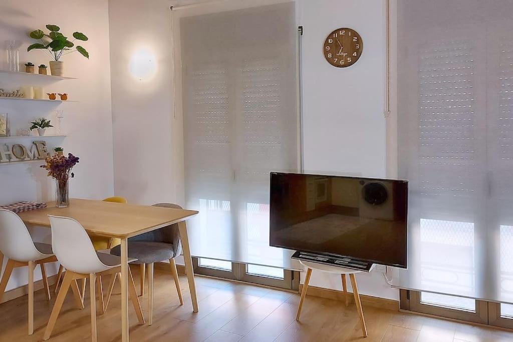 Precioso Apartamento Duplex En El Centro De Olot Apartment Luaran gambar