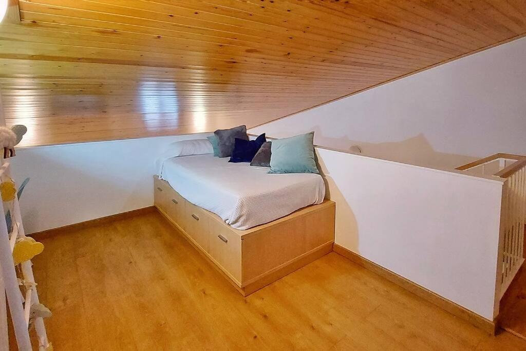 Precioso Apartamento Duplex En El Centro De Olot Apartment Luaran gambar